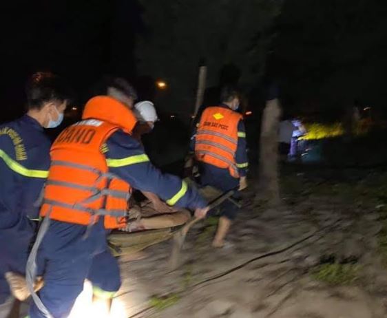 Tắm biển Cửa Lò, hai anh em ruột đuối nước thương tâm