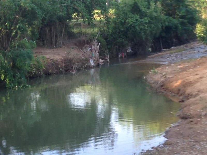 Hai anh em đuối nước tại con suối gần nhà