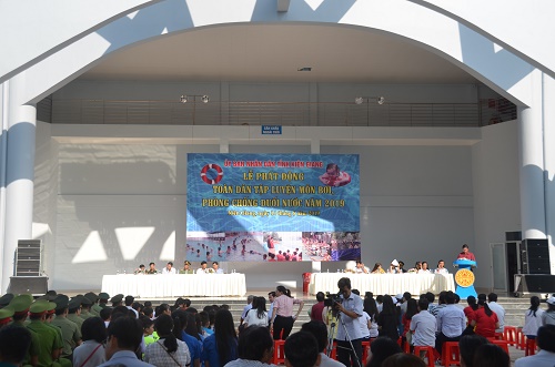 Hơn 1.000 người tham gia Lễ phát động toàn dân tập luyện môn bơi, phòng chống đuối nước năm 2019