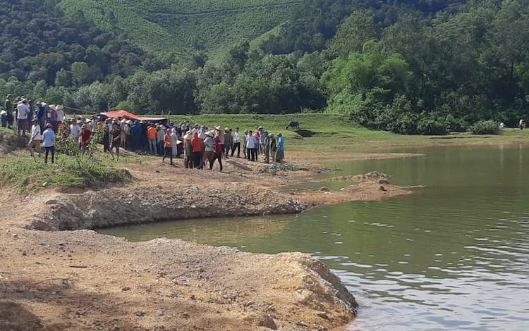 Bé gái 7 tuổi đuối nước ở suối đầu thôn