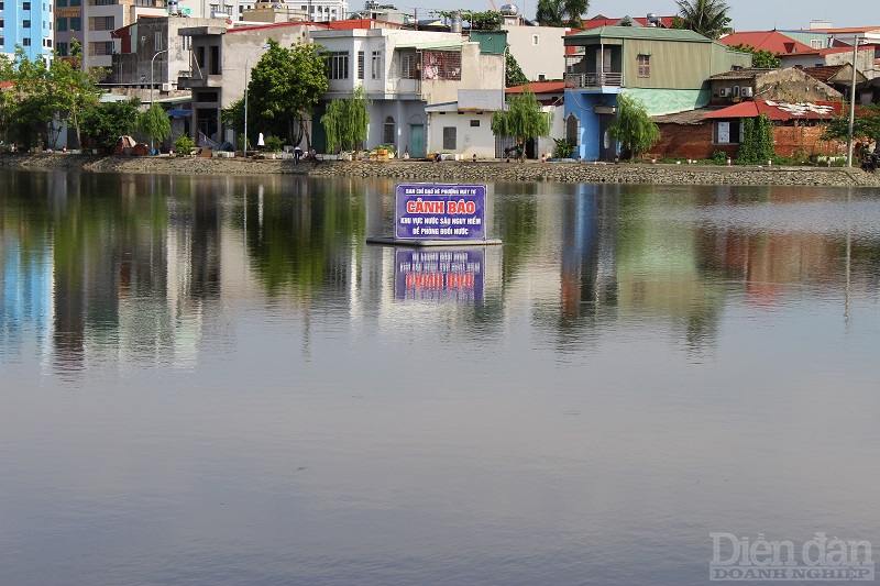 Hải Phòng: Nguy hiểm rình rập tại hồ điều hòa thiếu lan can bảo vệ