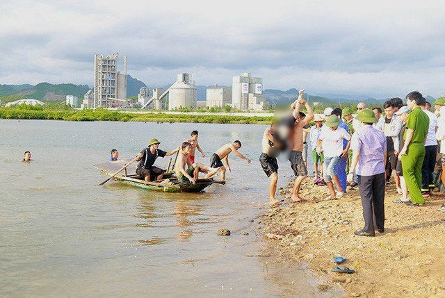 Tắm sông cùng bố, bé trai 12 ở Quảng Ninh đuối nước thương tâm