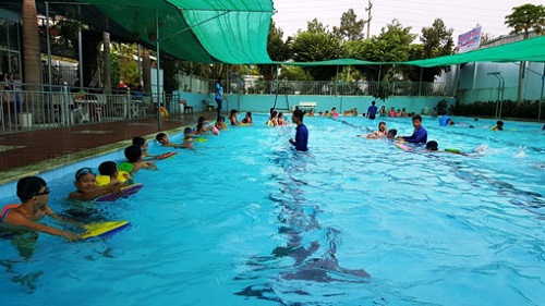 Bình Dương: Dạy bơi để trẻ biết cách tự cứu mình